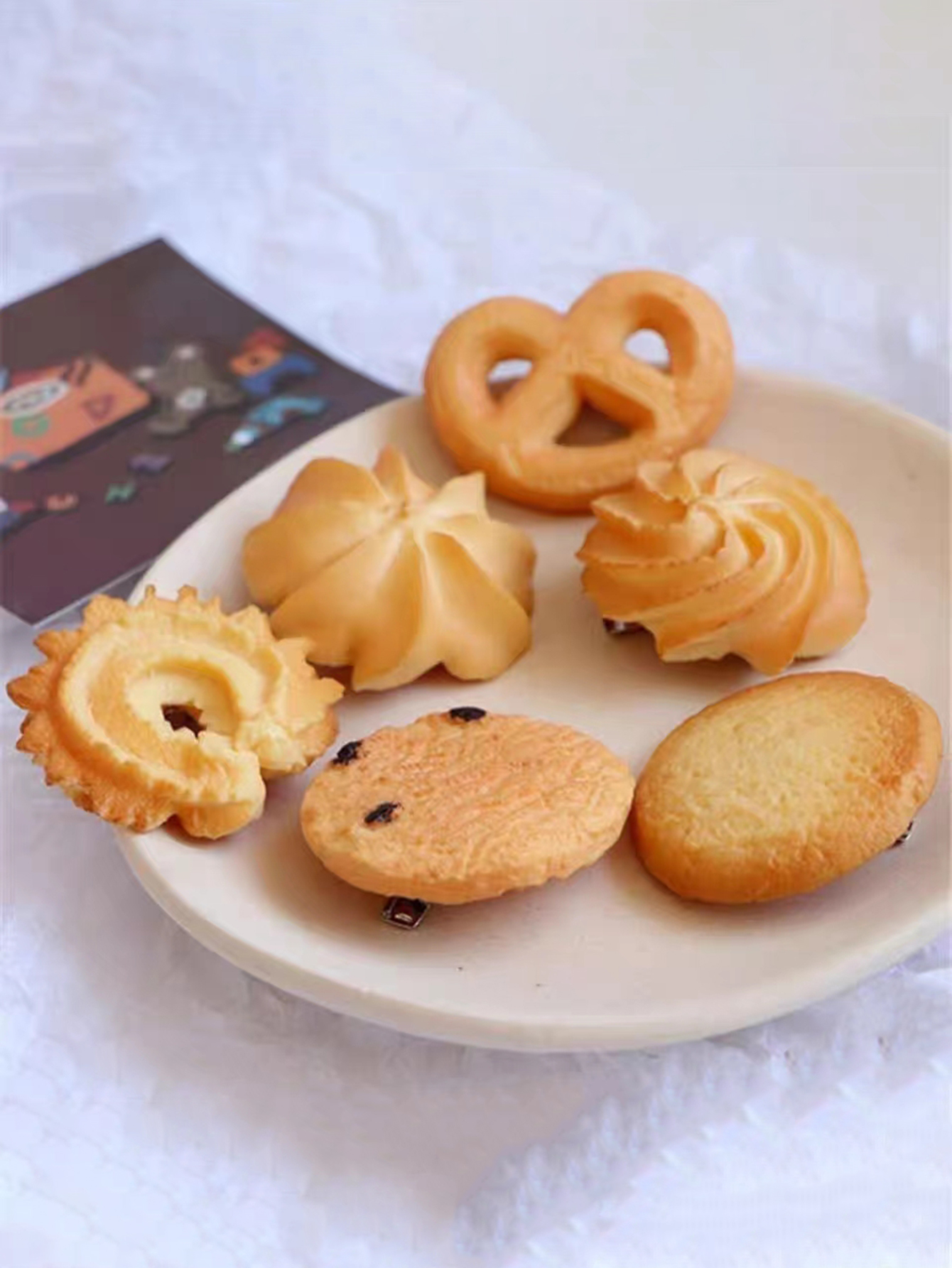 Quirky Travel Accessories - Simulated Cookie-Shaped Hair Clip with Side