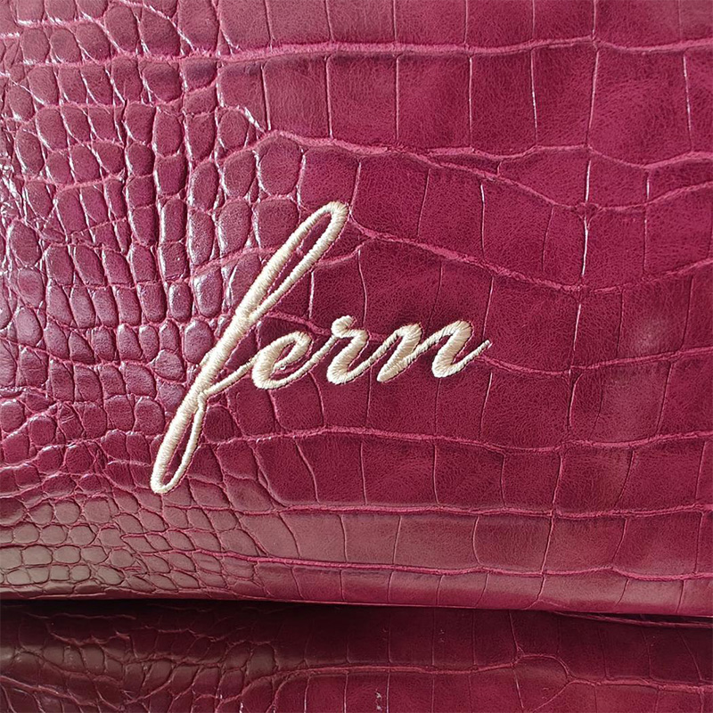 Embroidered Croc Makeup Bag Pe – Travel Accessories Ideas recenzja i cena